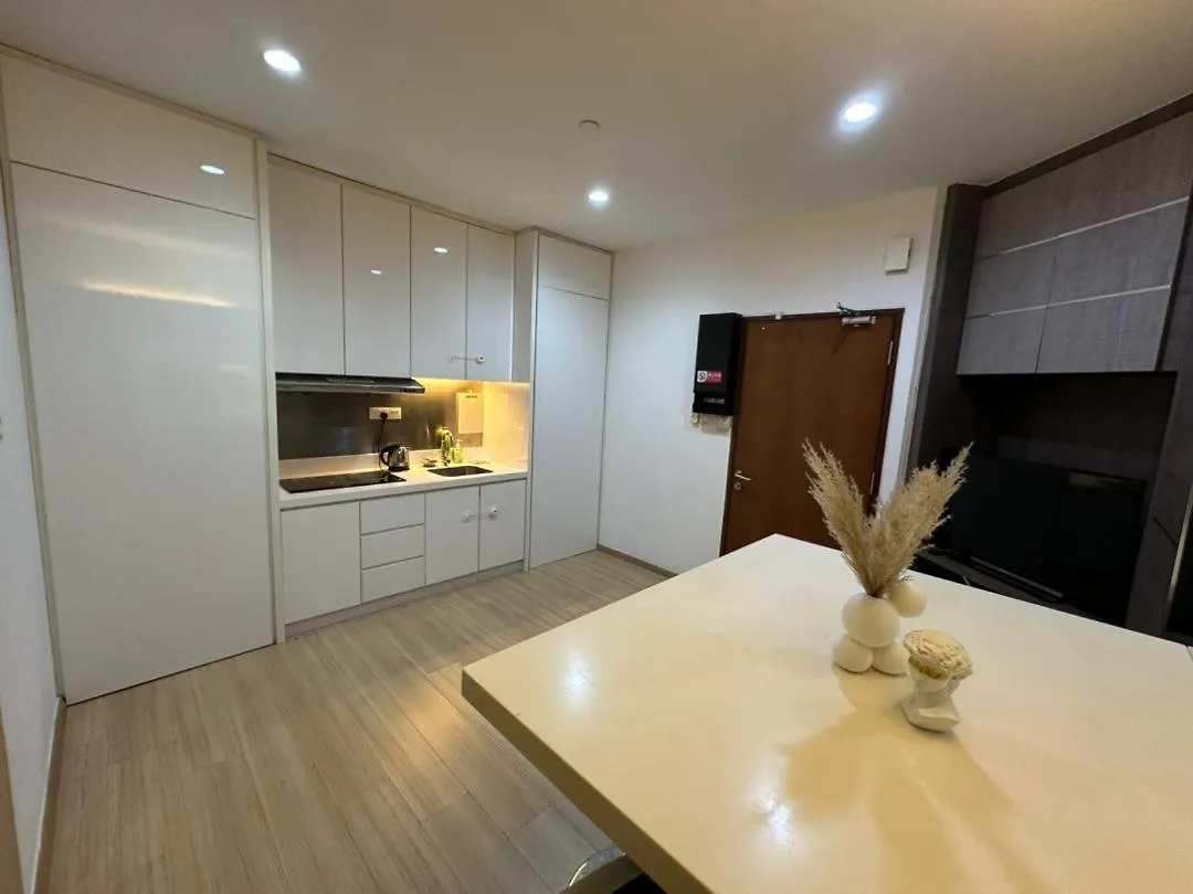 Luxury Suites 118 Island Plaza Tanjung Tokong Apartment